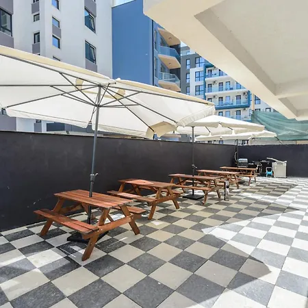 Lily Konukevi Navodari