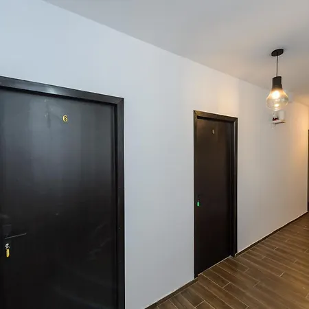 Konukevi Lily Navodari